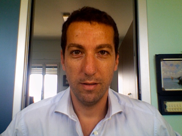 dr. Giuseppe Lo Giudice, si occupa della diagnosi e terapia medica di tutte le patologie retiniche e della chirurgia del segmento anteriore